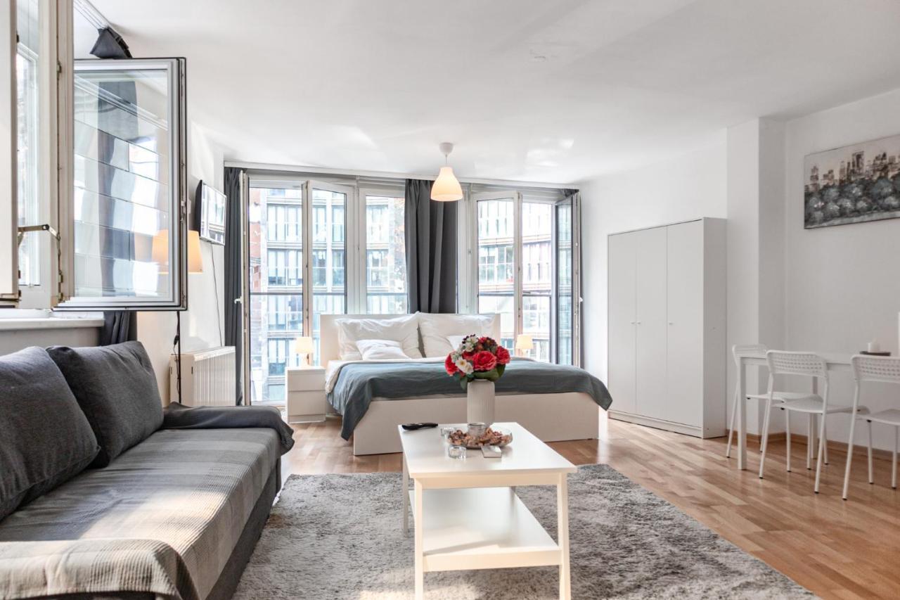 Gasometer Apartment - Designer Building With Amazing View Vienna Esterno foto