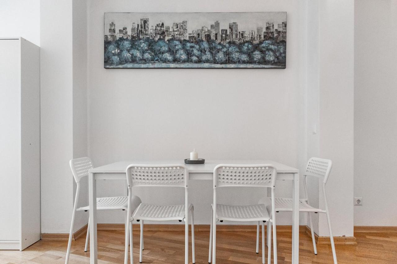 Gasometer Apartment - Designer Building With Amazing View Vienna Esterno foto