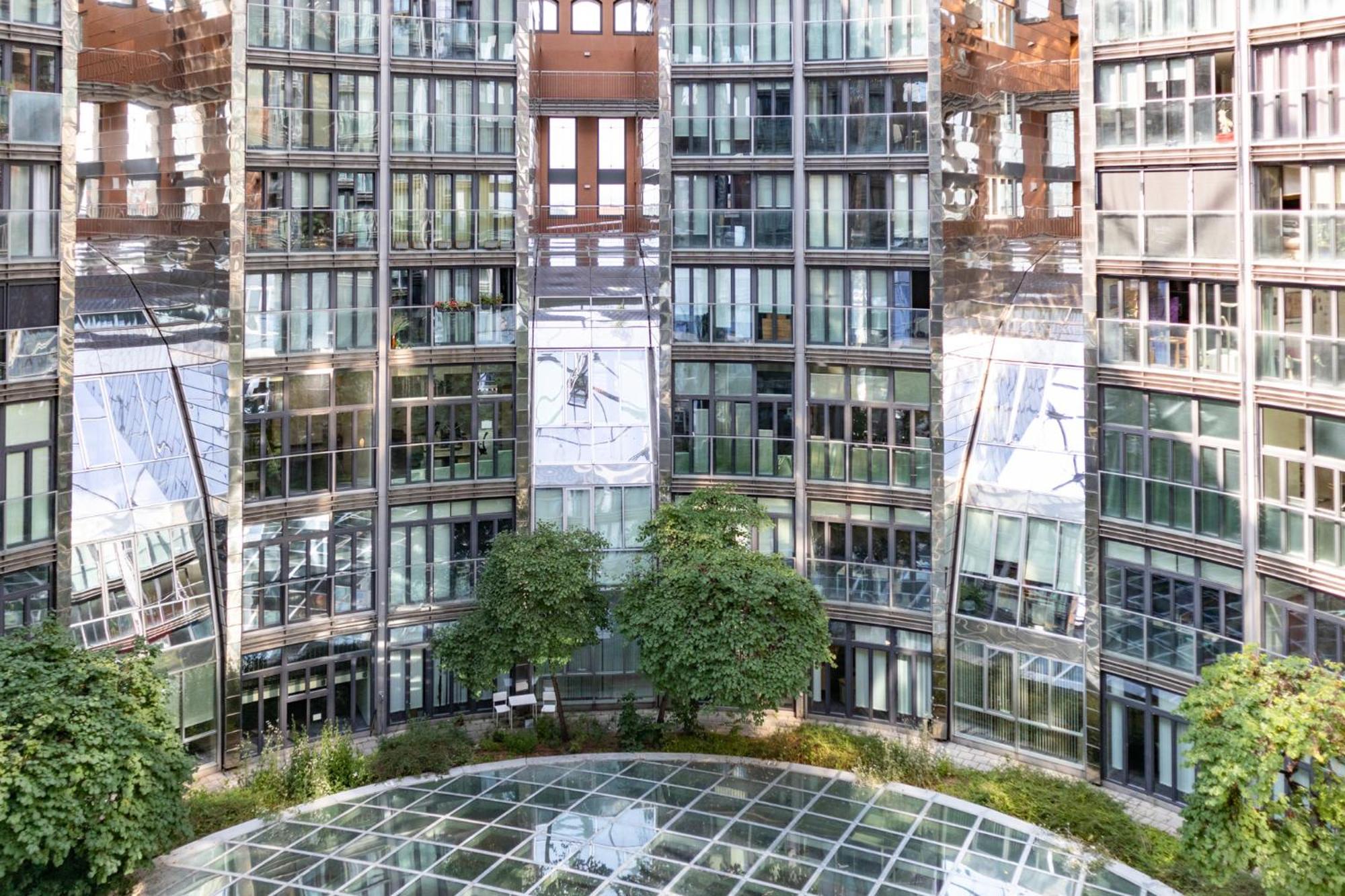 Gasometer Apartment - Designer Building With Amazing View Vienna Esterno foto