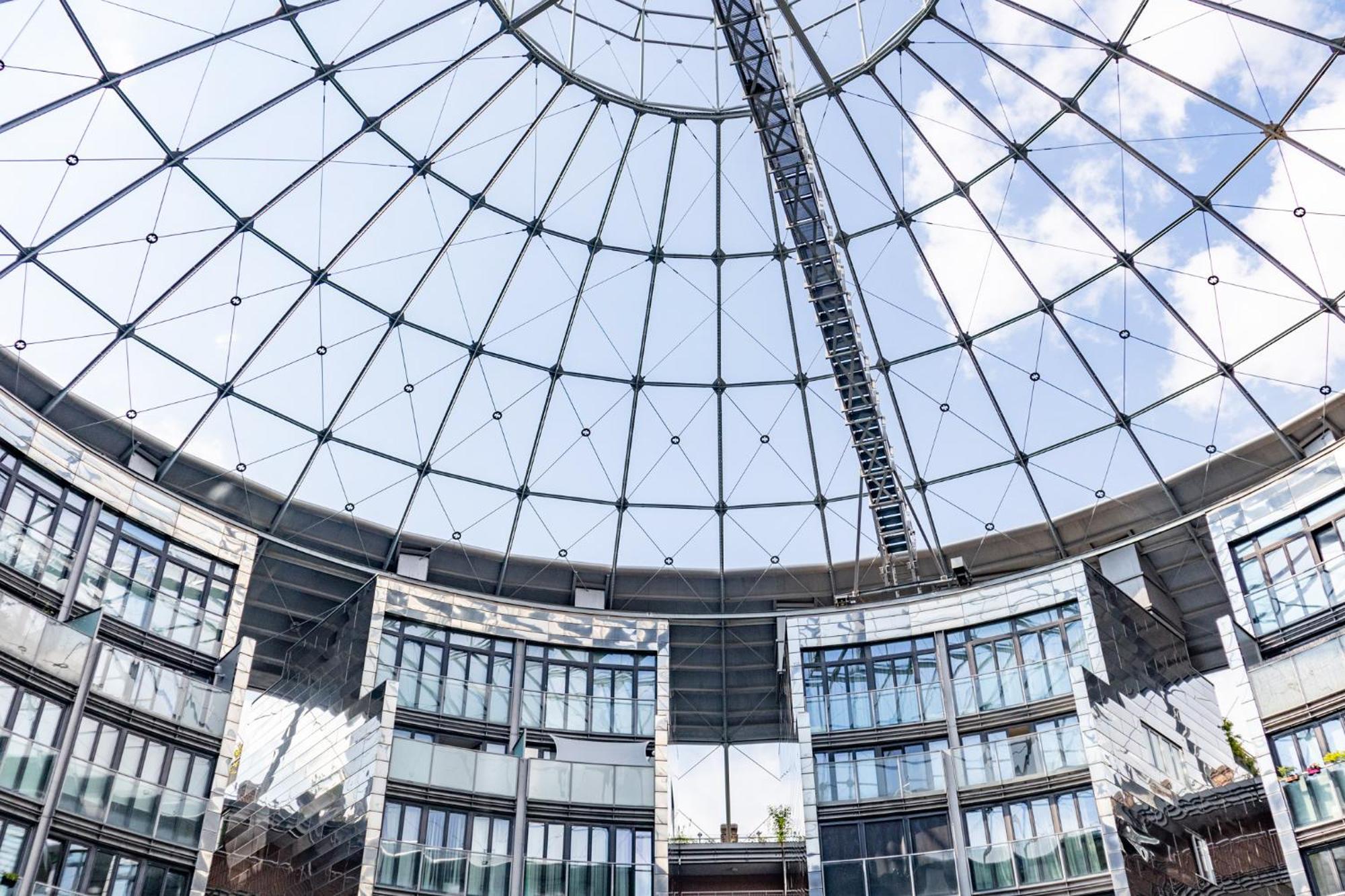 Gasometer Apartment - Designer Building With Amazing View Vienna Esterno foto